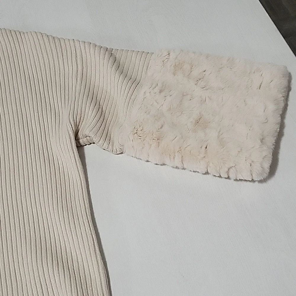 NWOT Easel Medium Cream Ribbed Crewneck Sweater with Plush Cuff Detail - Picture 5 of 7